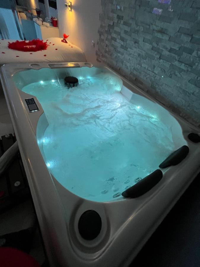 Love Room Avec Spa Privatif Le Rove Екстер'єр фото