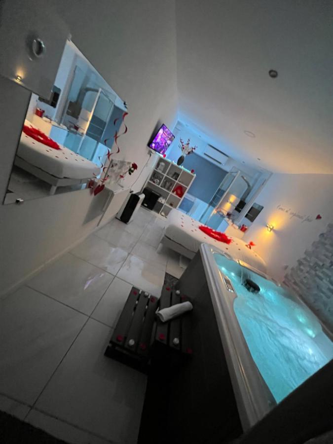 Love Room Avec Spa Privatif Le Rove Екстер'єр фото
